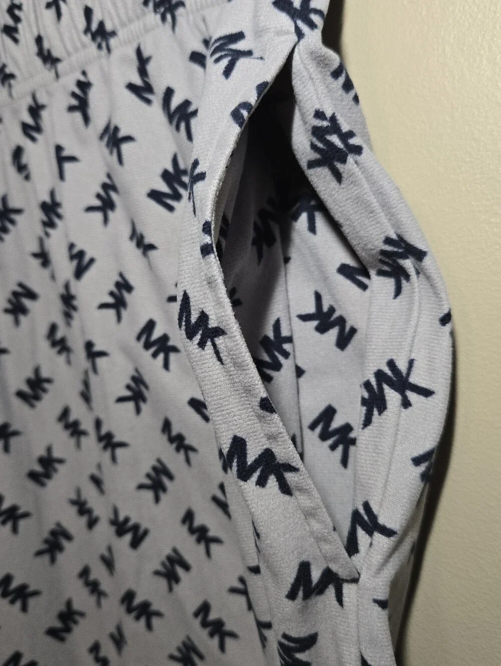 Michael Kors Men's Sleepwear Pants All Over MK Print Size Medium Gray Black Soft